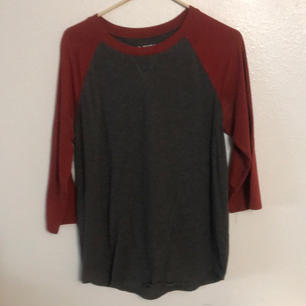Mossimo Gray & Red 3/4 Sleeve Shirt W/ Mild Wear